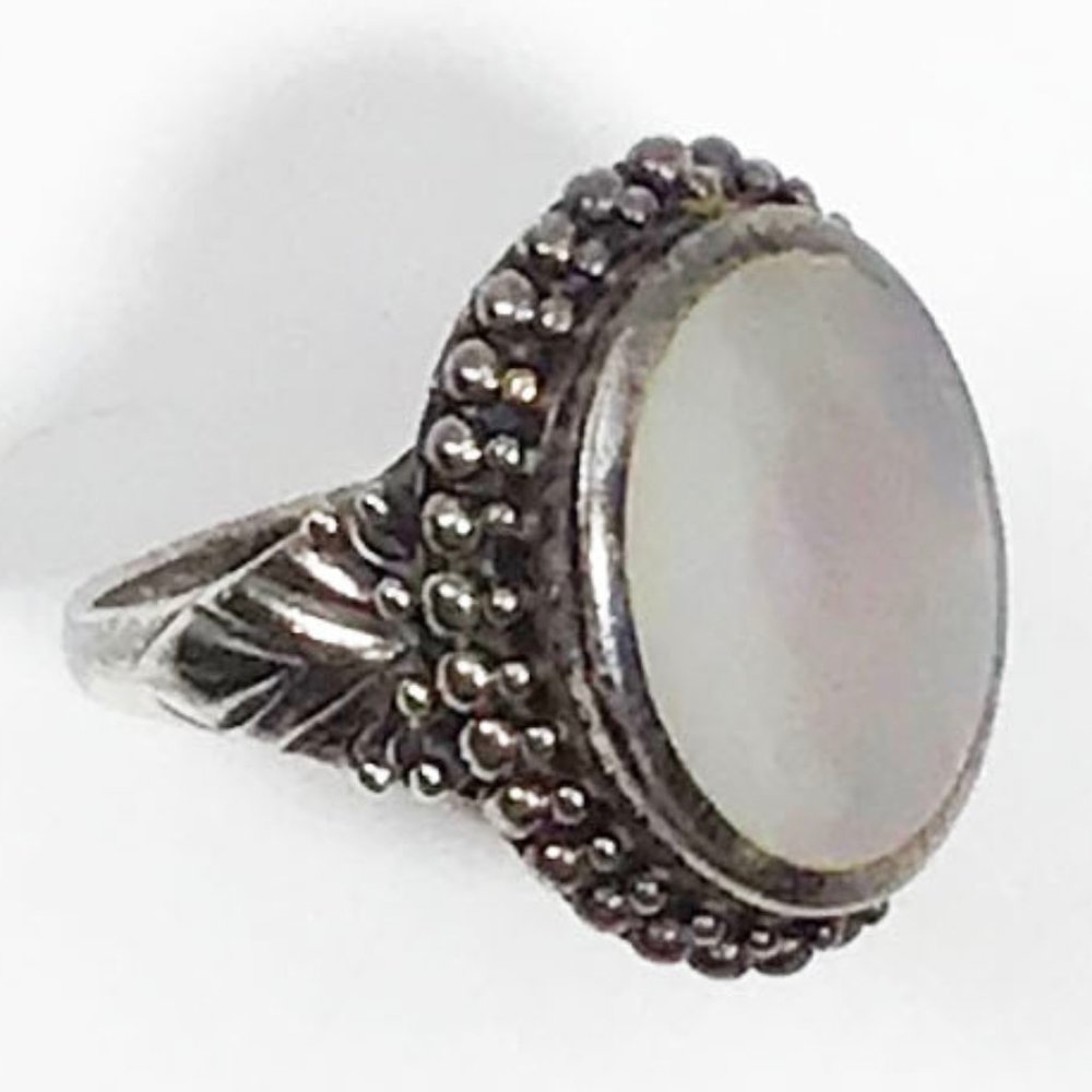 Sterling Silver Oval Mother of Pearl Soothing Ring